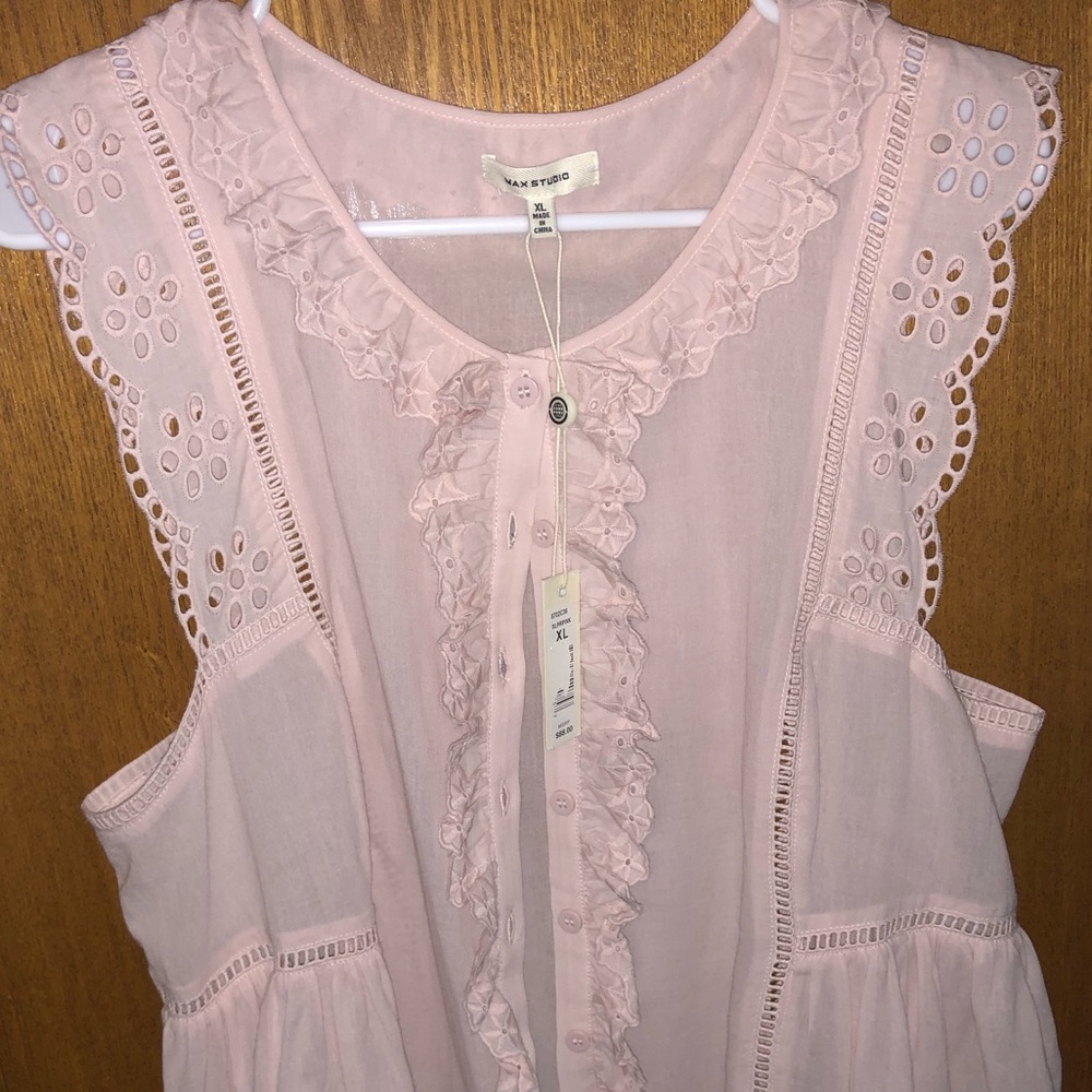 Blush NWT MaxStudio Flowy Blouse